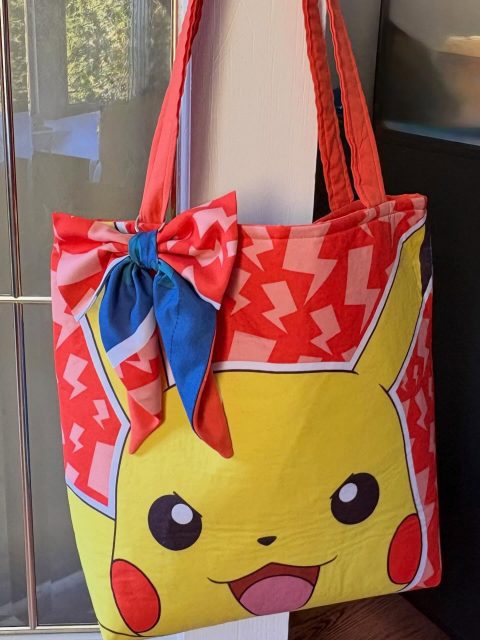 Who needs therapy when you can upcycle old pillowcases into tote bags?! ❤️